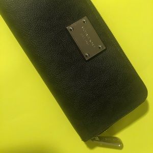 Michel Kors zip wallet